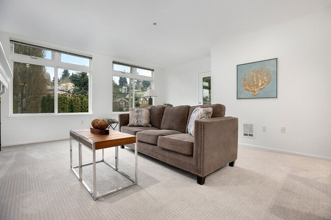 18 Dravus St in Seattle, WA - Building Photo - Building Photo