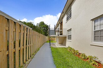 715 Washington Ave in Lake Worth, FL - Building Photo - Building Photo