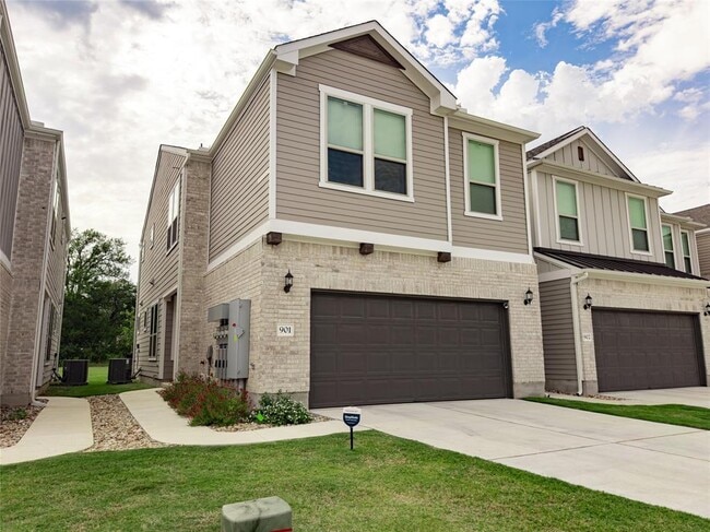 property at 2725 Woodall Dr