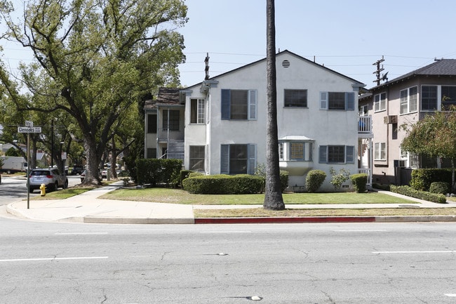 970 W Glenoaks Blvd in Glendale, CA - Foto de edificio - Building Photo