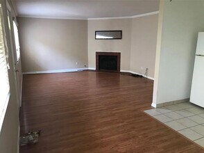 2 Bedroom 1 Bathroom Located in the Highly Desirable El Segundo, CA. Won't Last Long! in El Segundo, CA - Building Photo - Building Photo