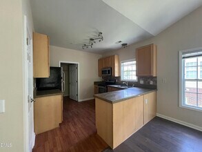 Room in Condo on Claret Ln in Morrisville, NC - Foto de edificio - Building Photo