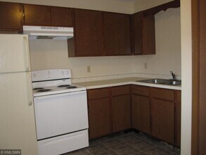 1380 Heritage Dr-Unit -2 in New Richmond, WI - Building Photo - Building Photo