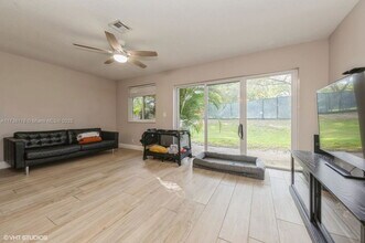 1950 Discovery Cir E in Deerfield Beach, FL - Building Photo - Building Photo