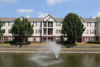 Railway Plaza in Naperville, IL - Foto de edificio - Building Photo