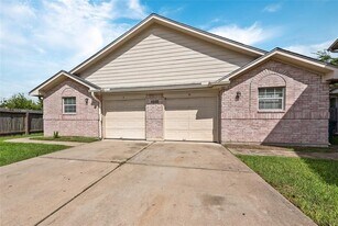 12133 Stone E Dr in Houston, TX - Building Photo