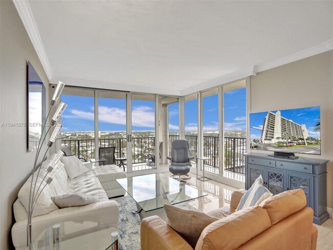 521 N Riverside Dr in Pompano Beach, FL - Building Photo - Building Photo