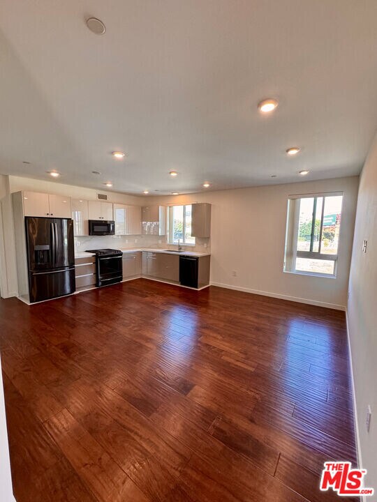 5531 La Mirada Ave in Los Angeles, CA - Building Photo