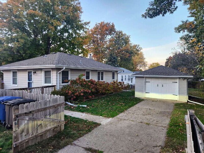 4001 36th Pl in Des Moines, IA - Building Photo - Building Photo