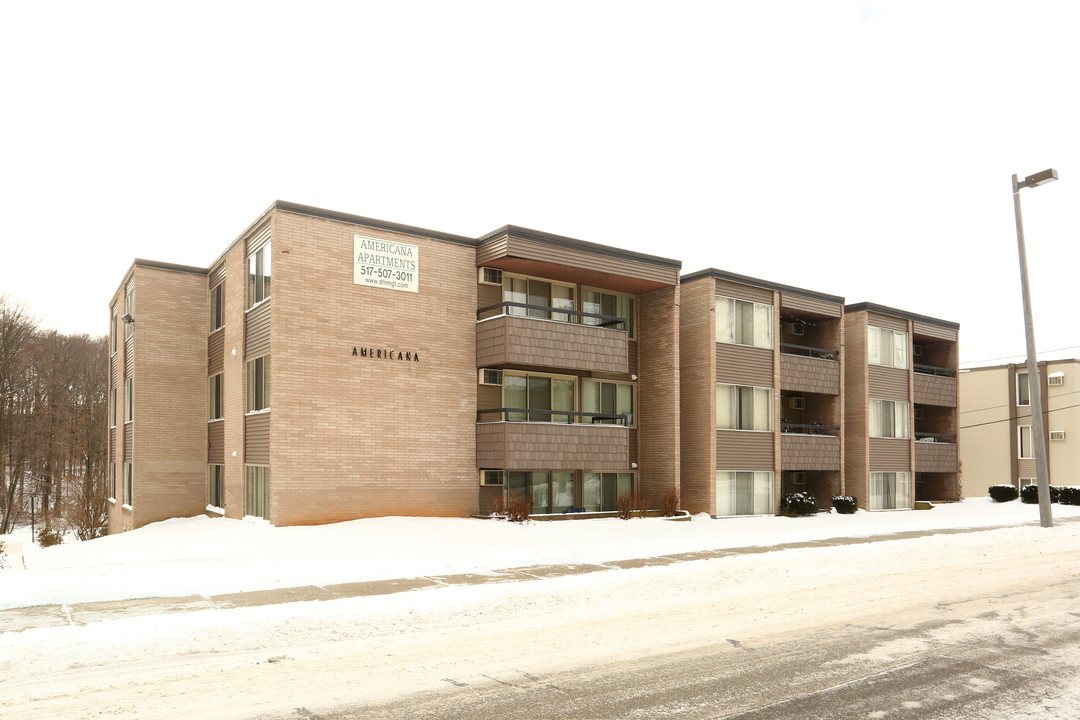 Americana Apartments in East Lansing, MI - Foto de edificio