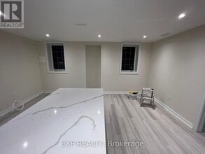 938 Wrenwood Dr in Oshawa, ON - Building Photo - Building Photo