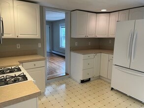 102 Village St in Medway, MA - Building Photo - Building Photo