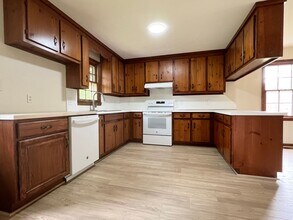 170 Hunts Neck Rd in Poquoson, VA - Building Photo - Building Photo