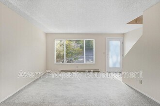 5023-5033-5033 SW Pasadena St in Portland, OR - Building Photo - Building Photo