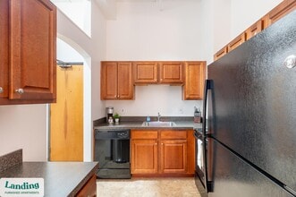 45 Willow St, Unit 218 in Springfield, MA - Foto de edificio - Building Photo