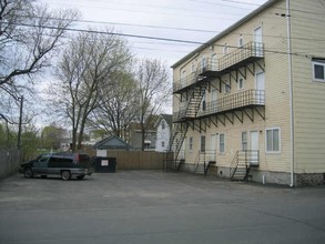 111-117 Geneva St in Lyons, NY - Foto de edificio - Building Photo