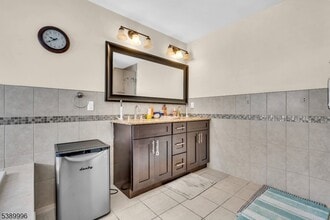 927 E Henry St in Linden, NJ - Building Photo - Building Photo