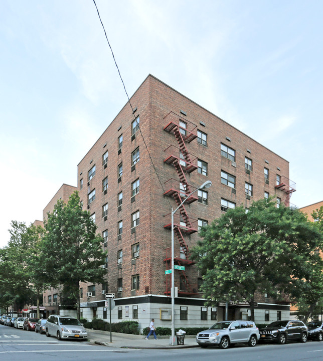 94-31 60th Ave in Flushing, NY - Building Photo