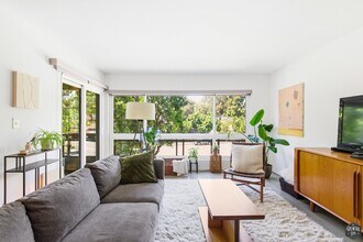 5625 Green Valley Cir in Culver City, CA - Building Photo - Building Photo