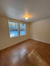 3157 Hawks Prairie Rd in Oak Harbor, WA - Building Photo - Building Photo