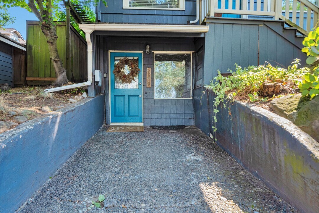 6908 8th Ave NE in Seattle, WA - Building Photo