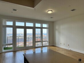 90 Bay St, Unit 7-K in Staten Island, NY - Building Photo - Building Photo