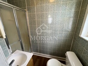 2210 Walnut St, Unit B in Anderson, IN - Foto de edificio - Building Photo