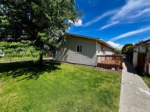 808 S 15th Ave in Yakima, WA - Building Photo - Building Photo