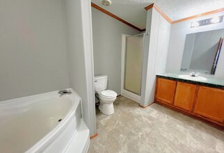 9278 Windjammer Dr in Ira, MI - Foto de edificio - Building Photo