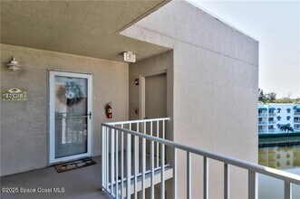 6061 N River Run Dr, Unit 6061 in Sebastian, FL - Foto de edificio - Building Photo