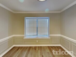 2124 Glenn Ln in Glenn Heights, TX - Foto de edificio - Building Photo