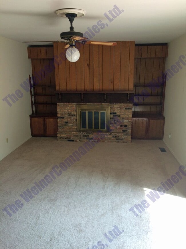 2205 Tamarack Dr in Champaign, IL - Building Photo - Building Photo