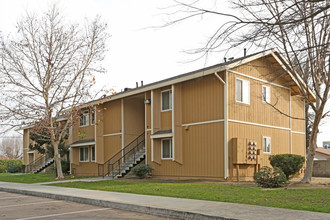 Corcoran Garden Apartments in Corcoran, CA - Building Photo - Building Photo