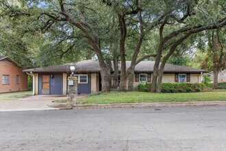 8806 Fox Hollow Dr in Waco, TX - Building Photo - Building Photo