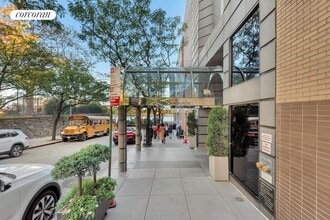 530 E 76th St in New York, NY - Building Photo - Building Photo
