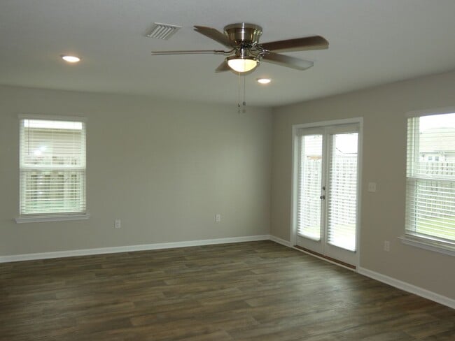 5804 Guinevere Ln in Milton, FL - Building Photo - Building Photo