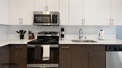 1001 S Center St in Arlington, TX - Foto de edificio - Building Photo