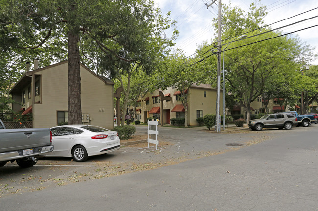 17th Street Commons in Sacramento, CA - Building Photo - Building Photo