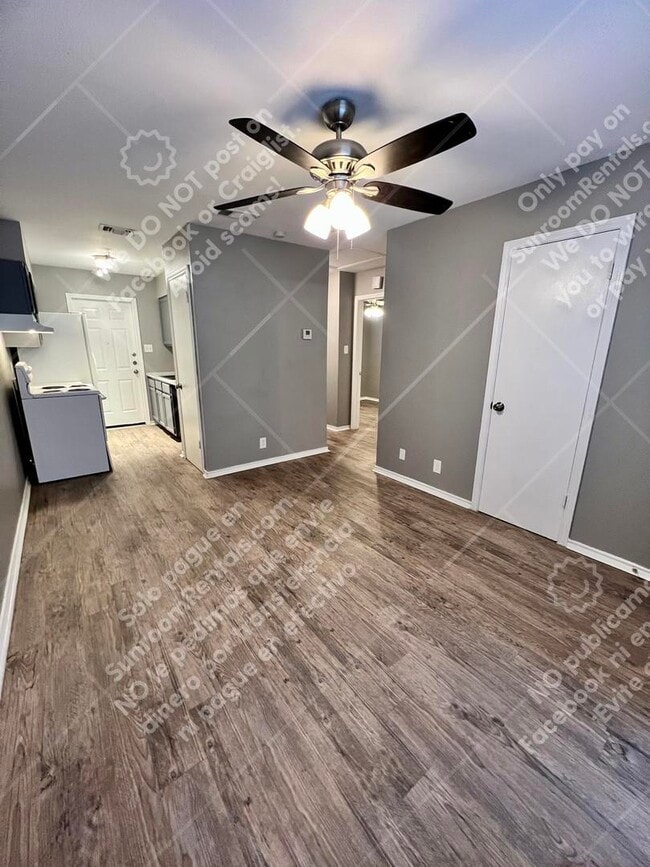 844 E Sunshine Dr in San Antonio, TX - Foto de edificio - Building Photo