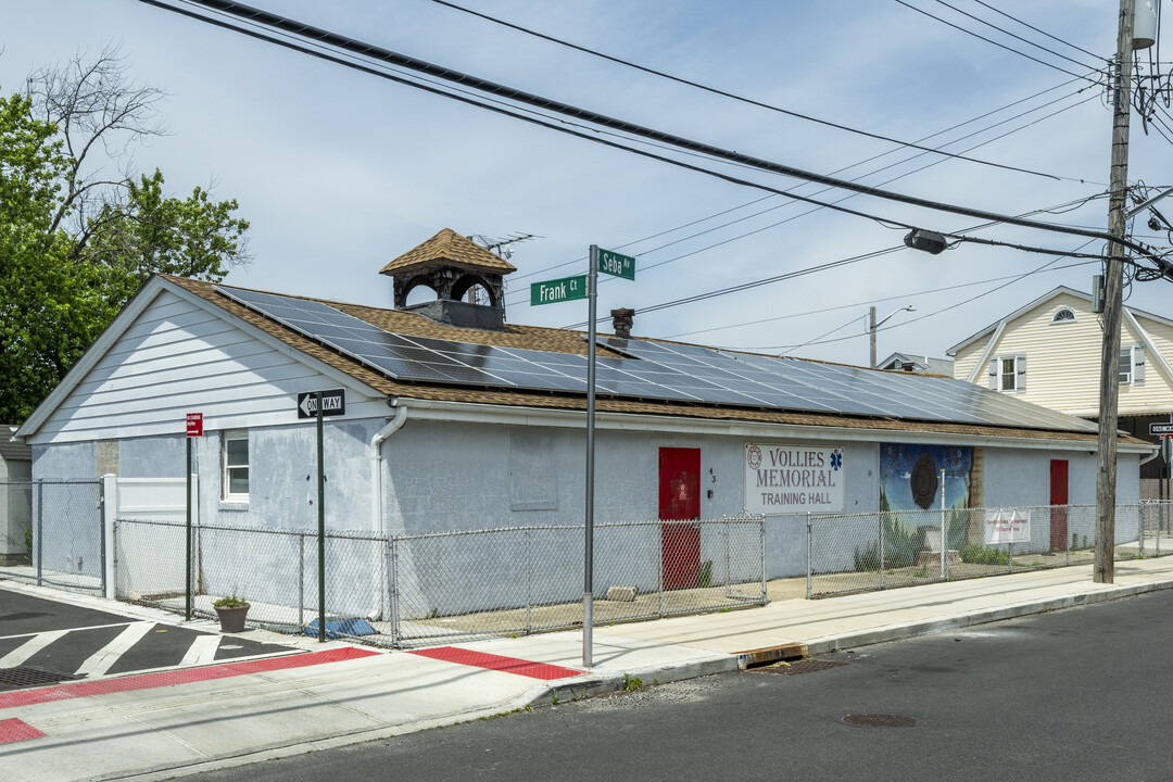 43 Frank Ct in Brooklyn, NY - Foto de edificio