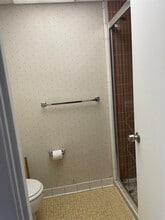 5353 Columbia Pike, Unit 312 in Arlington, VA - Foto de edificio - Building Photo