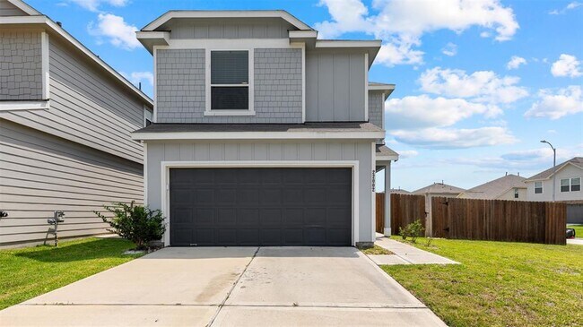 22002 Sovereign Hts Ln. in Houston, TX - Foto de edificio - Building Photo