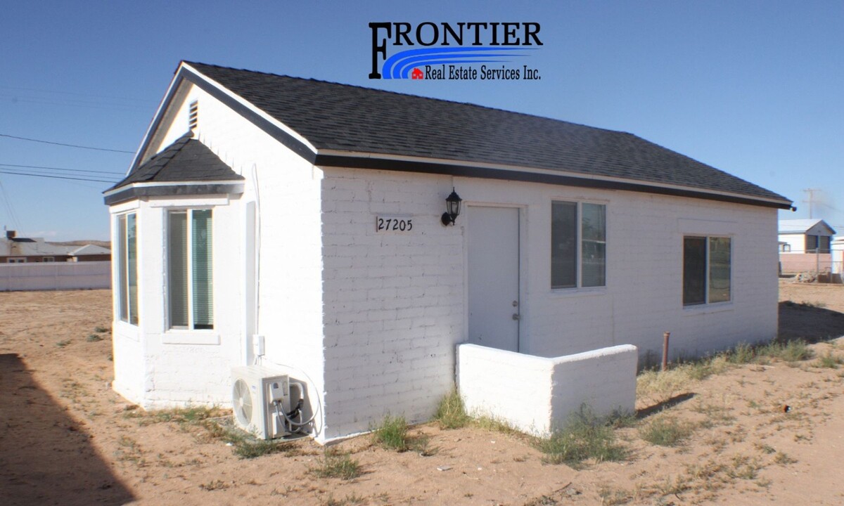 27205 Anderson St in Boron, CA - Building Photo
