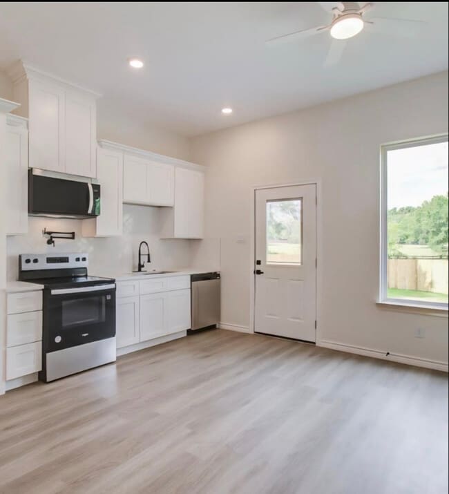 15309 Coaltown Rd in Willis, TX - Foto de edificio - Building Photo