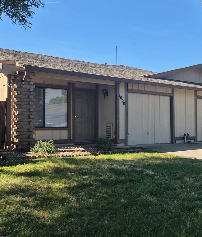 4020 Tricia Way in North Highlands, CA - Foto de edificio - Building Photo