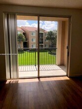 8010 N Nob Hill Rd in Tamarac, FL - Building Photo - Building Photo