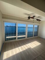 868 Bayway Blvd, Unit Marina House in Clearwater, FL - Building Photo