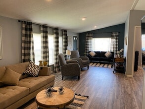 713 Diamond Loop in Middletown, OH - Foto de edificio - Building Photo