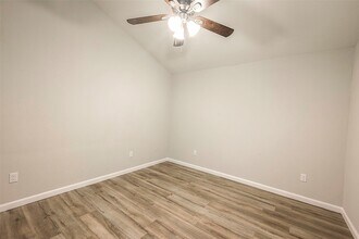 5755 Heron Dr in Houston, TX - Building Photo - Building Photo