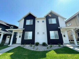 1058 Oak Park Dr in Bozeman, MT - Building Photo